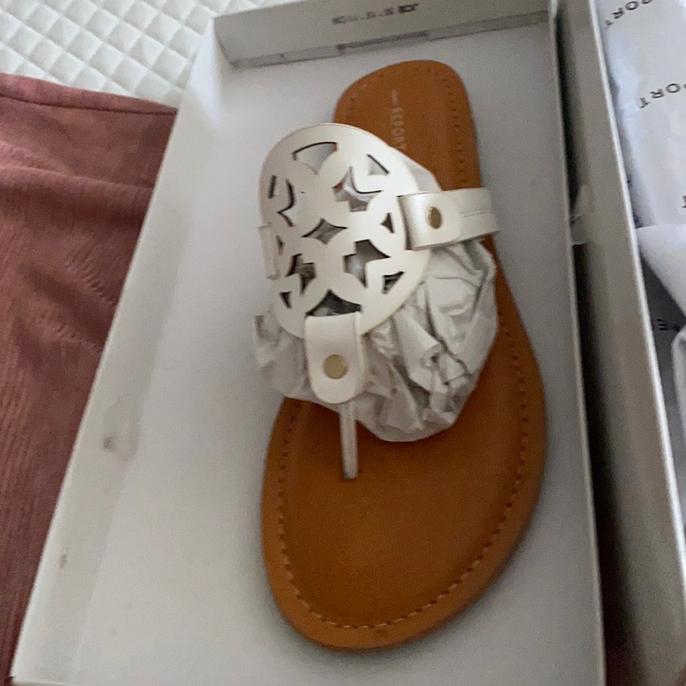 Size 8 white sandals